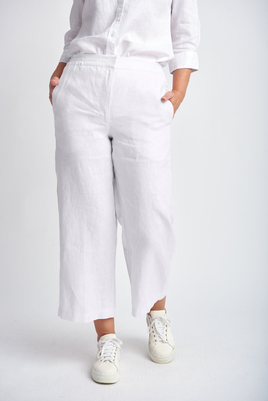 Cropped Side Elastic Pant - White
