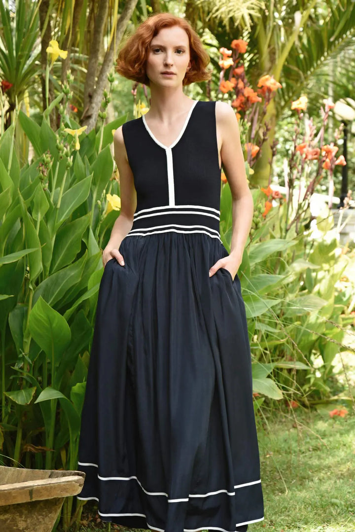 Draw The Line Dress - Black