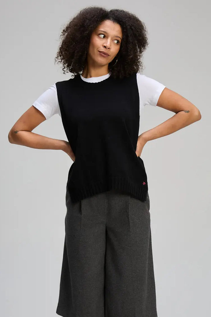 Essential Vest - Black