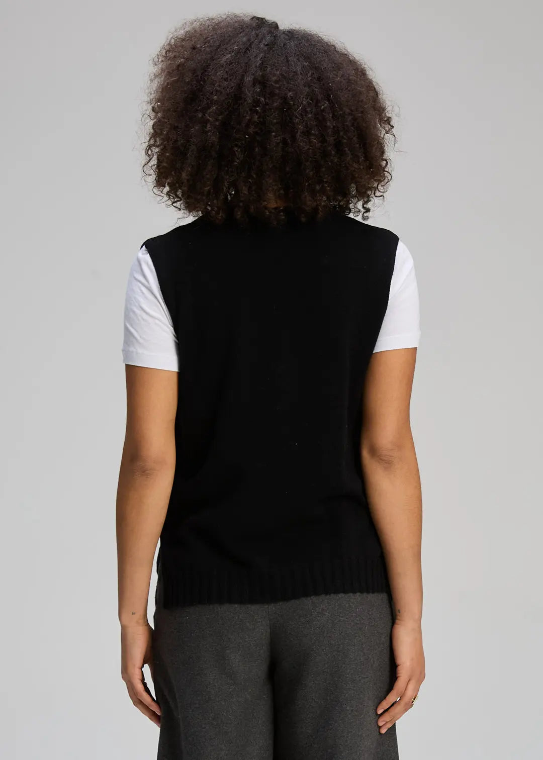 Essential Vest - Black